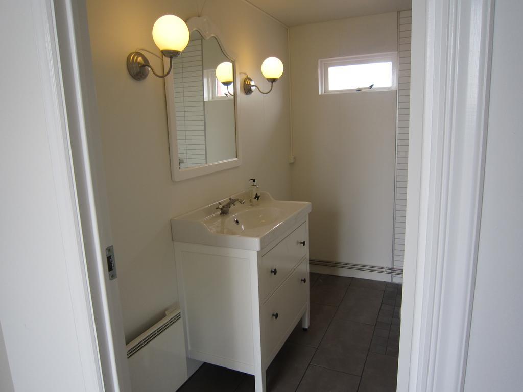 Apartment By The Sea Hofn Room photo