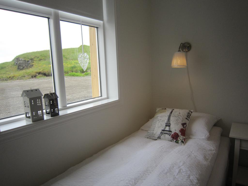 Apartment By The Sea Hofn Room photo